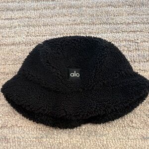 ALO Foxy Sherpa Bucket Hat